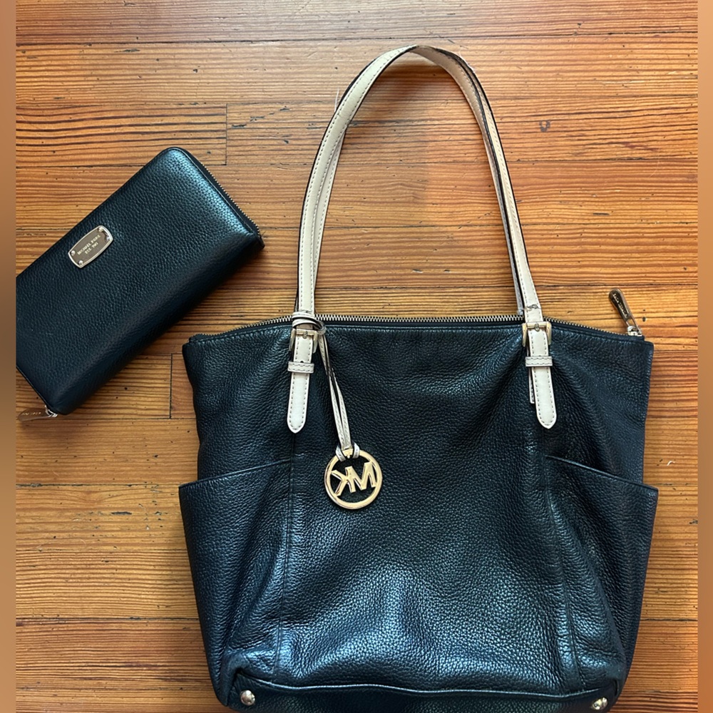 Micheal Kors Black & Tan Pebble Leather Purse Tote with matching large wallet